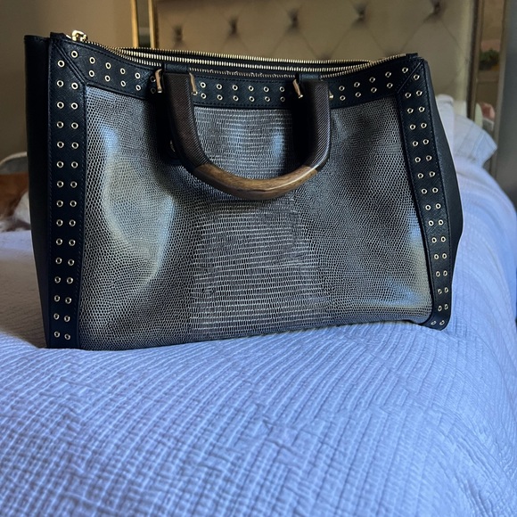 Mint condition Henri Bendel purse - Picture 6 of 6